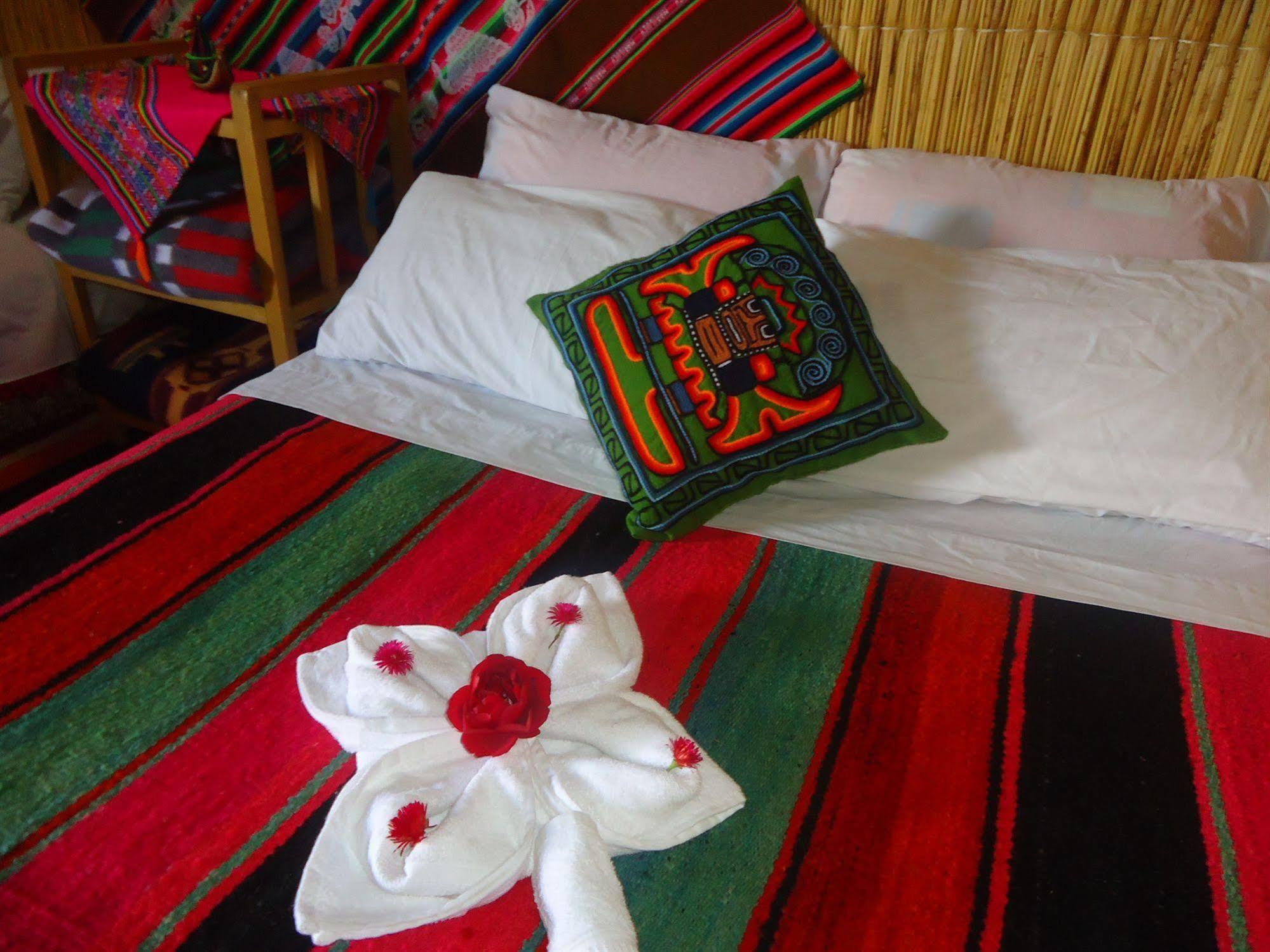 Uros Aruma Uro On Uros Floating Islands Puno Dış mekan fotoğraf